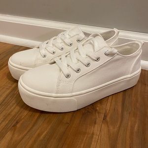 Soda Brand-Never Worn white sneakers